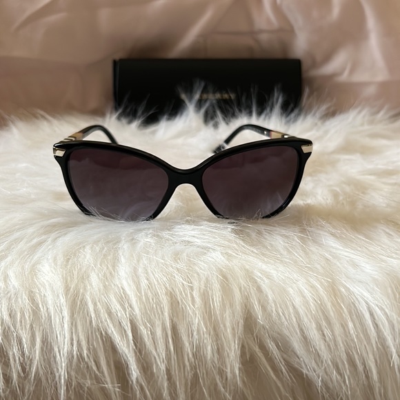 Authentic Burberry sunglasses. Frame is black and lenses are black. - Picture 3 of 3
